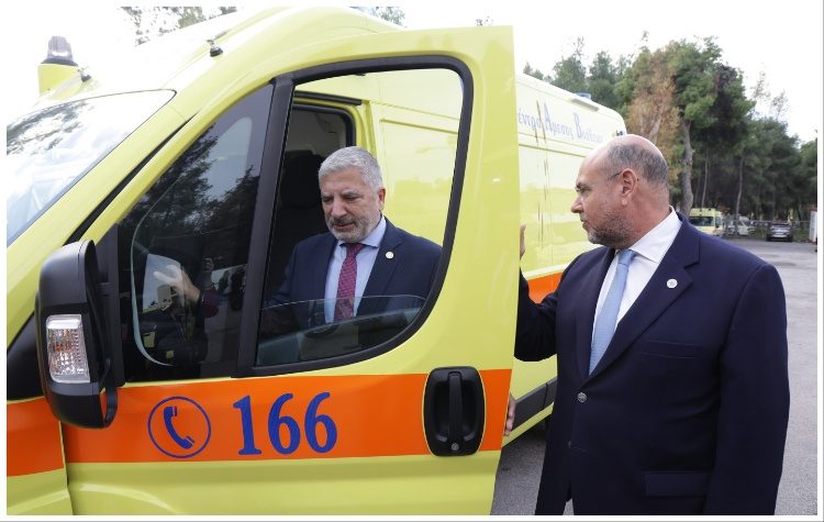 Παραλήφθηκαν από το ΕΚΑΒ ασθενοφόρα, 20 μηχανές και 8 κινητές μονάδες ταχείας επέμβασης