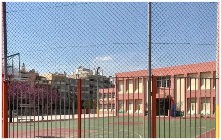 Ατύχημα έξω από το 3ο Δημοτικό: αυτοκίνητο πάτησε τη σχολική τροχονόμο!