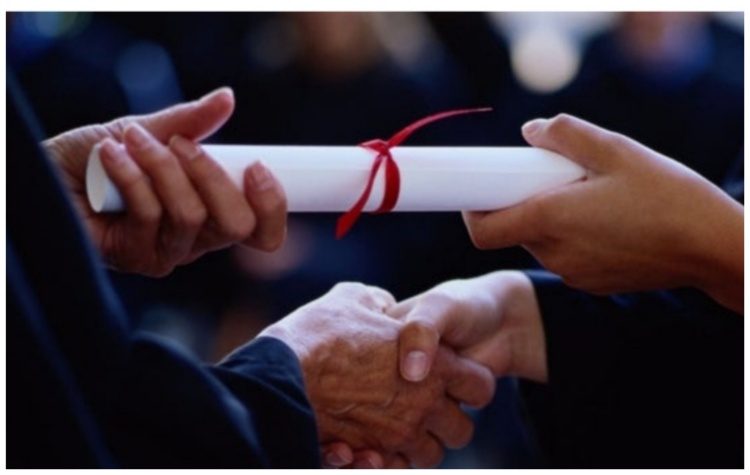 Ο Δήμος βραβεύει τους επιτυχόντες μαθητές στην Τριτοβάθμια Εκπαίδευση