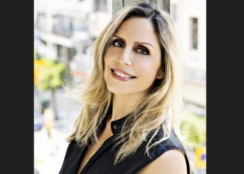 Έξι Καρυάτιδες αναζητούν την αδελφή τους στο Λονδίνο