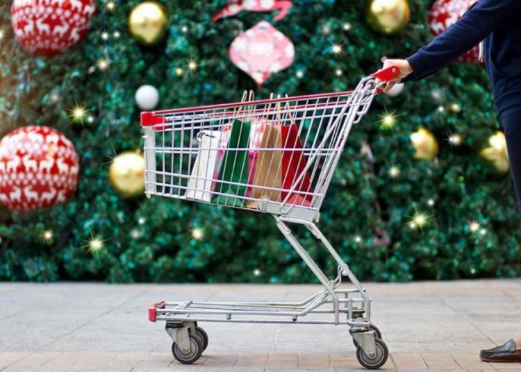 Σε ισχύ από σήμερα το «Καλάθι των Χριστουγέννων» με 6 νέες κατηγορίες τροφίμων