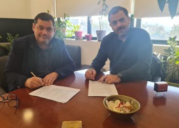 Υπογράφηκε η σύμβαση για την ανάπλαση δύο παιδικών χαρών του Δήμου