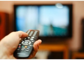 Καλάσνικοφ, τηλεόραση  και φροντιστήριο