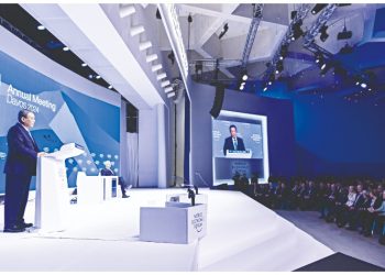 Νταβός: Χρωστάει… όλος ο κόσμος