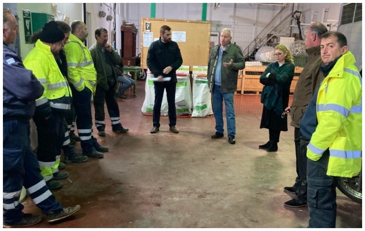 «Λαϊκή Συσπείρωση Αμαρουσίου»: Περιοδεία στους εργαζόμενους σε αμαξοστάσιο και δημαρχείο