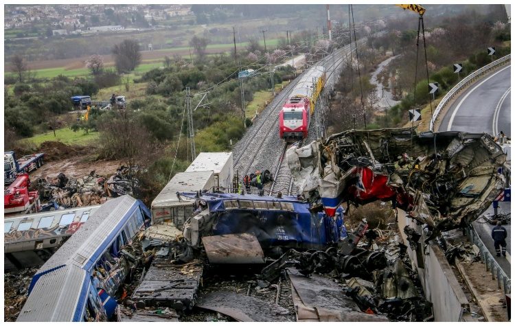 Ω Τέµπη, o mores!