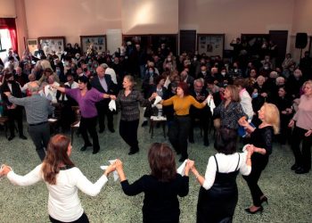 Κέφι και συγκίνηση στην κοπή πίτας των ΚΑΠΗ του Δήμου