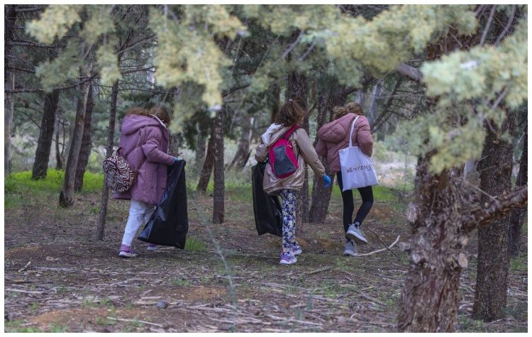 Καθαρισμός και ανακύκλωση στο δάσος Συγγρού από μαθητές του 18ου Δημοτικού