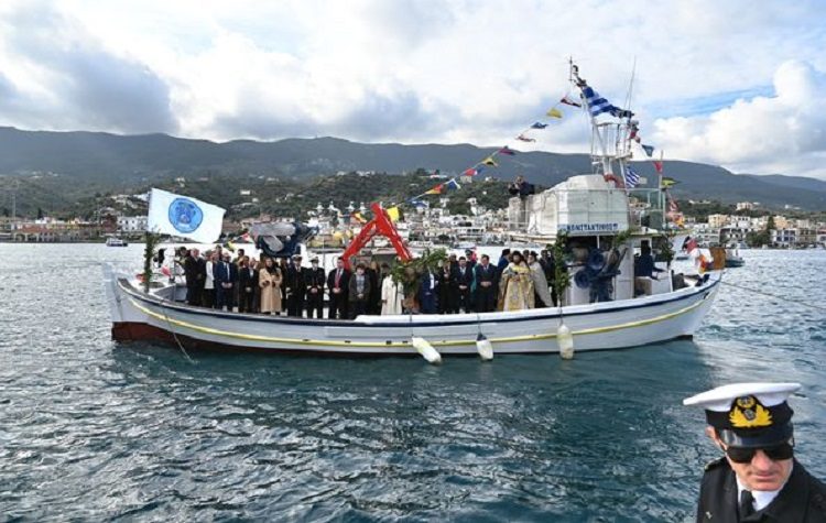 Mε λαμπρότητα και πλήθος πιστών ο εορτασμός των Θεοφανίων