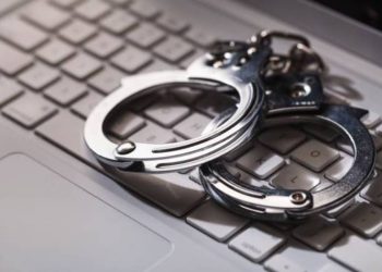 Επεισοδιακή σύλληψη τριών ατόμων στην κεντρική πλατεία