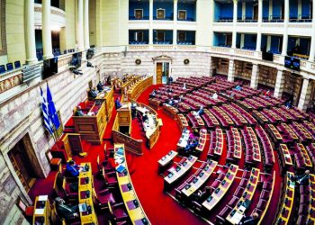 «Πέρασε» η επιστολική ψήφος για τις Ευρωεκλογές – Καταψηφίστηκε η τροπολογία για τις Εθνικές εκλογές