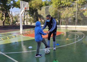 Τα παιδιά του Ειδικού Σχολείου Ηρακλείου μαθαίνουν ποδόσφαιρο