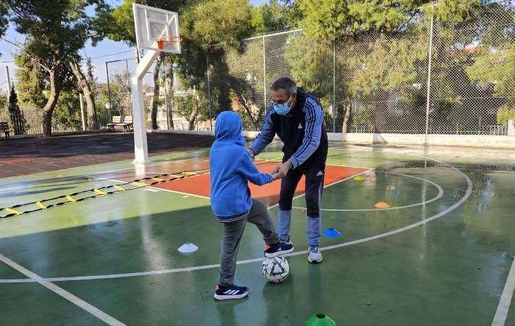 Τα παιδιά του Ειδικού Σχολείου Ηρακλείου μαθαίνουν ποδόσφαιρο