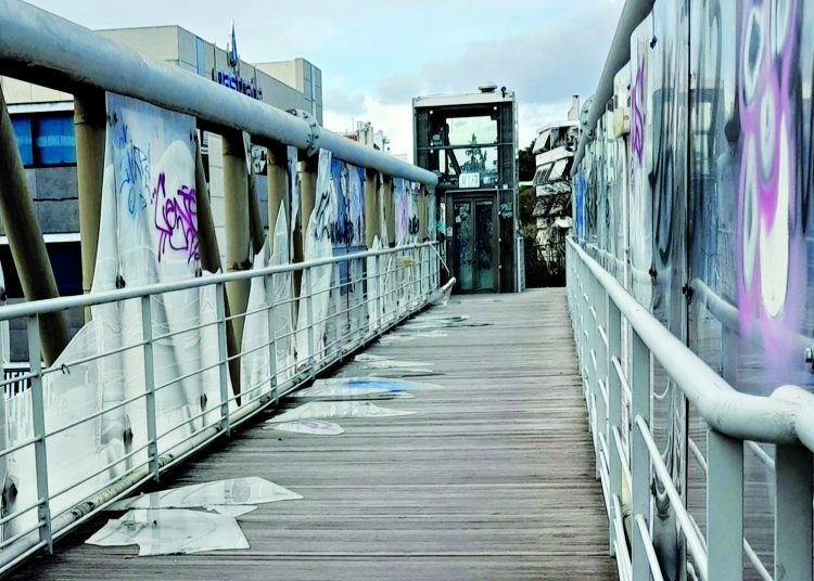 Τρεις φωτογραφίες ίσες με 3.000 λέξεις