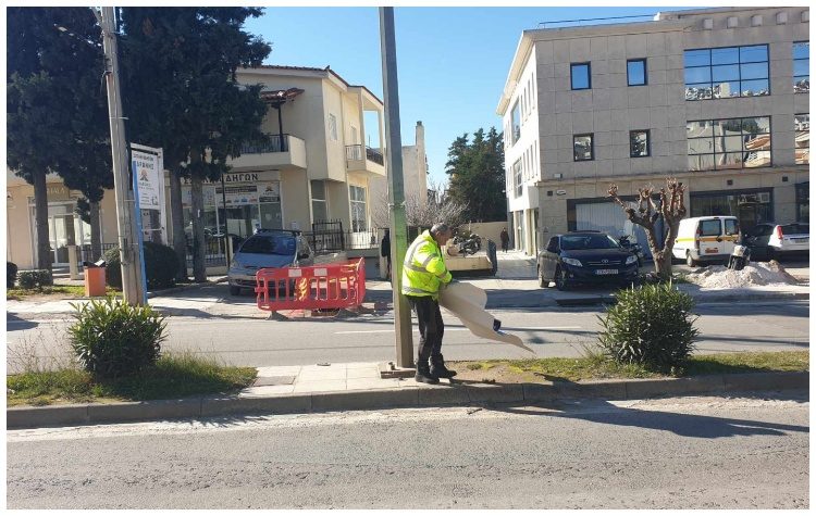 Απομακρύνθηκαν παράνομες αφίσες στις Λεωφόρους Πεντέλης και Αναπαύσεως