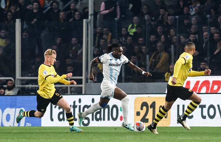 Super League: Η Κηφισιά με 10 παίκτες από νωρίς «λύγισε» από την ανώτερη ΑΕΚ