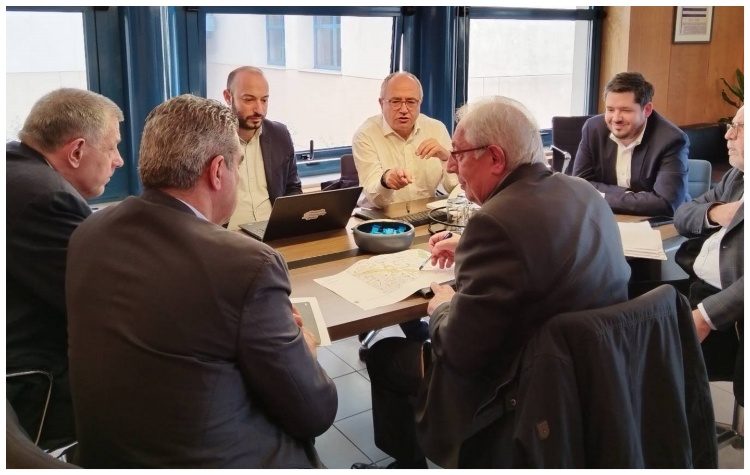 Στον υφυπουργό Υποδομών οι 4 Δήμοι που διεκδικούν βελτιώσεις στη διάνοιξη της Λεωφ. Κύμης