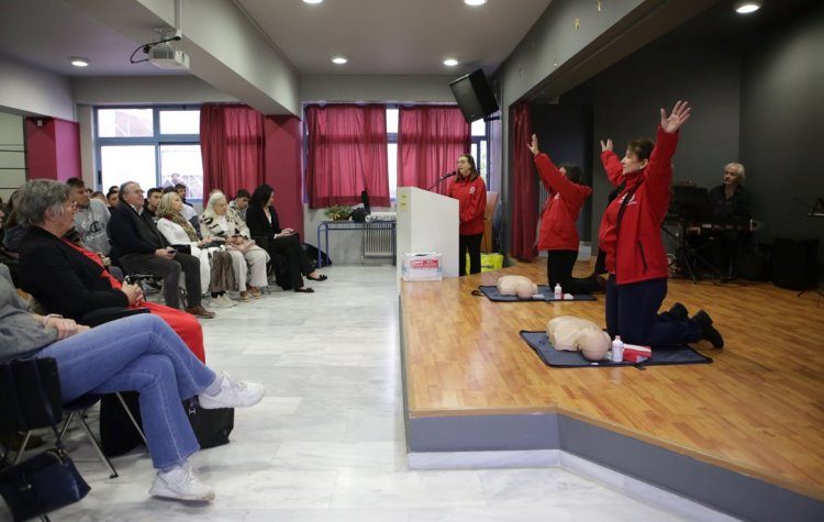 Νέα προσφορά απινιδωτή σε σχολείο