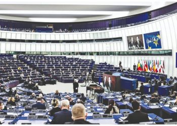 Ευρωκοινοβούλιο: Κρίσεις κι επικρίσεις