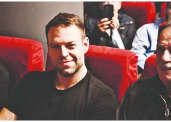 Στέφανος Κασσελάκης: Με όλα τα φώτα πάνω του