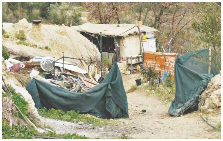 «Παλαιοχριστιανοί»: Τηλεργασία σε… κατακόμβη