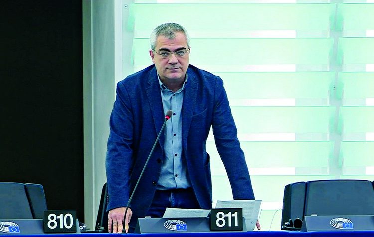 Κώστας Παπαδάκης στην «Α»: «Το ΚΚΕ ακολουθεί το μόνο ελπιδοφόρο δρόμο για τον λαό»