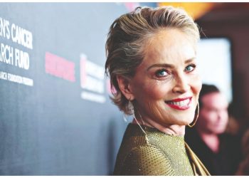 Σάρον Στόουν: «Τι το ήθελα το Tinder»;