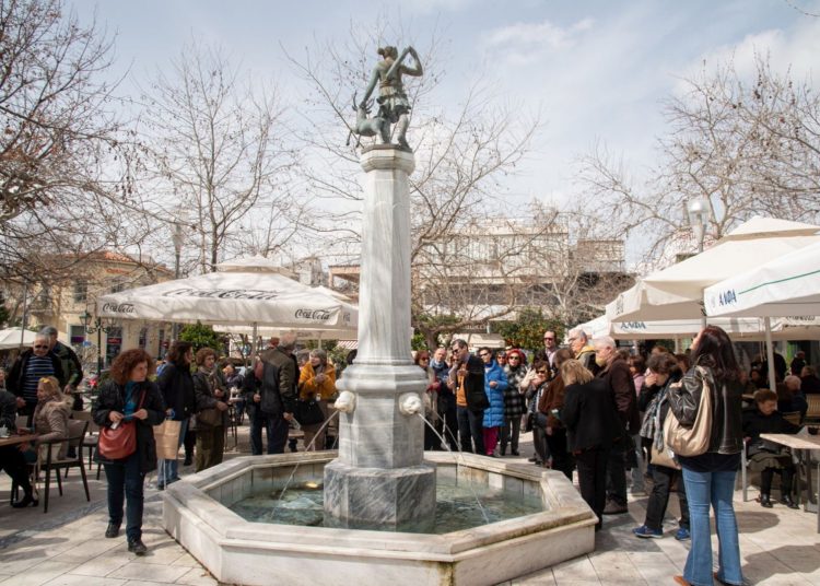 Δεκάδες πολίτες ξεναγήθηκαν στις προτομές και γλυπτά των πλατειών του Αμαρουσίου