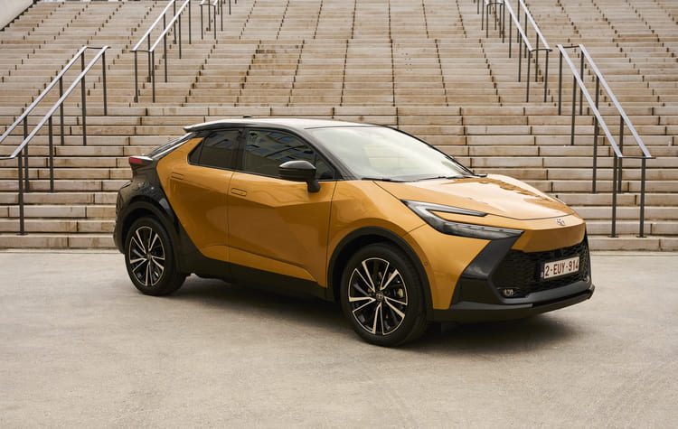 Το Toyota C-HR Plug-in Hybrid με 223 ίππους