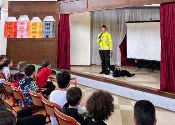 Ένας τετράποδος ερευνητής-διασώστης στο 1ο Δημοτικό Σταμάτας