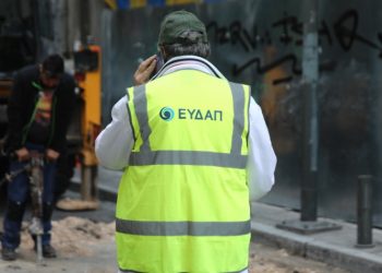 Θραύση αγωγού της ΕΥΔΑΠ στην οδό 25ης Μαρτίου