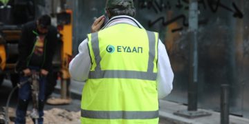 Θραύση αγωγού της ΕΥΔΑΠ στην οδό 25ης Μαρτίου