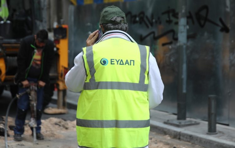 Θραύση αγωγού της ΕΥΔΑΠ στην οδό 25ης Μαρτίου