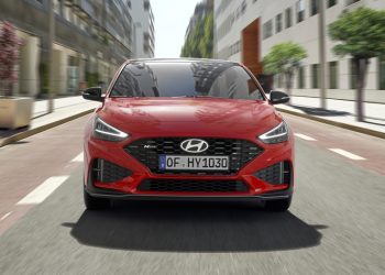 Η Hyundai αποκάλυψε το ανανεωμένο i30