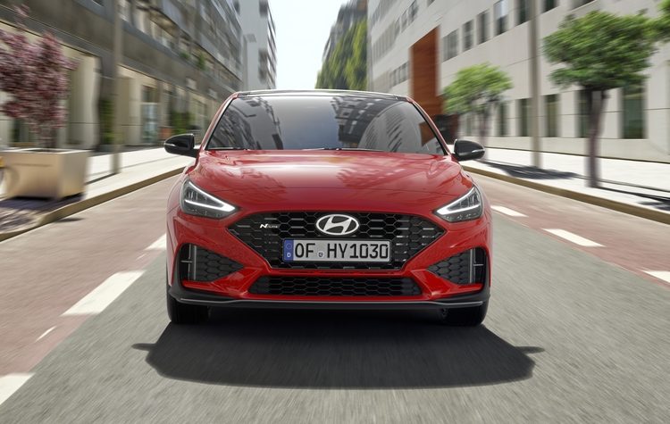 Η Hyundai αποκάλυψε το ανανεωμένο i30