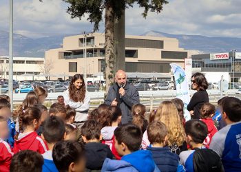 Δράσεις δενδροφύτευσης: Δήμος και σχολεία «πρασινίζουν» μαζί την πόλη