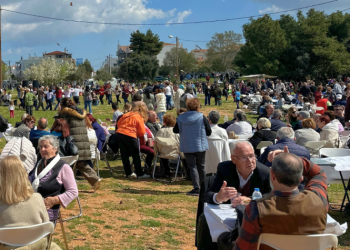 Καθαρά Δευτέρα με κέφι και κοσμοσυρροή στα Πευκάκια