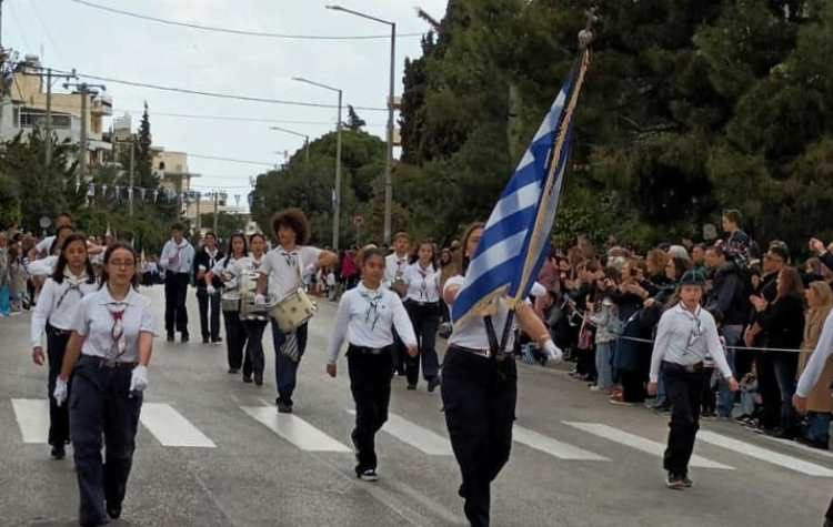 Στα γαλανόλευκα Χολαργός και Παπάγου για την Εθνική Επέτειο