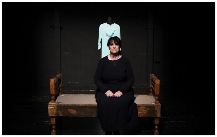 Παράταση έως 28/4 για «Το Βεραμάν Φόρεμα» της Άννας Βαγενά