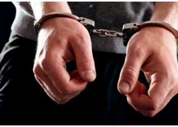 «Χειροπέδες» σε 28χρονο που κοιμόταν στο Ι.Χ. του, ενώ τα  ανήλικα παιδιά του κυκλοφορούσαν ολομόναχα στους δρόμους