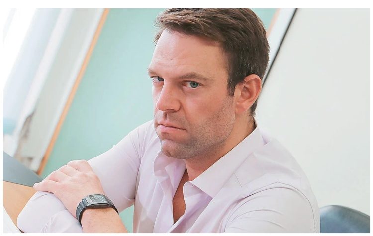 Στέφανος Κασσελάκης: Για τη… μαμά πατρίδα!