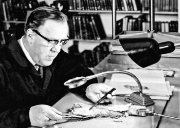 Άντον Φάκελμαν: Ξετυλίγοντας λέξεις μέσα από τις στάχτες