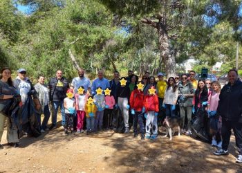 Μικροί και μεγάλοι καθάρισαν το δάσος Μορέλλα