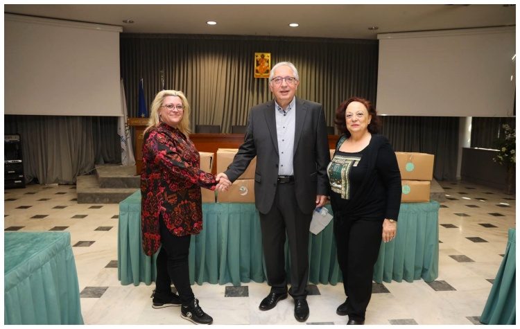 Εταιρική χορηγία τροφίμων σε Κοινωνικό Παντοπωλείο και Ενορίες του Αμαρουσίου