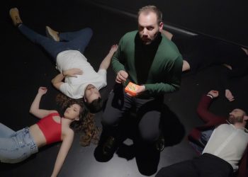 Πρεμιέρα απόψε για την παράσταση «Τι είδε ο γιός της καθαρίστριας» στο Θέατρο  Noūs - Creative Space / Black box