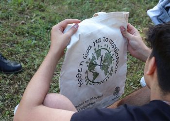 Δενδροφυτεύσεις στην πόλη: Η 4η Περιβαλλοντική Δράση έγινε στη Νέα Ερυθραία