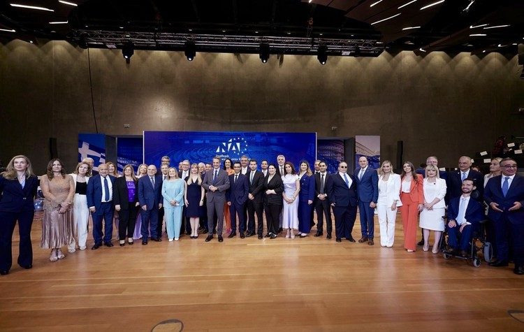 Το Ευρωψηφοδέλτιο της ΝΔ στέλνει μήνυμα: Σταθερά, πιο κοντά στην Ευρώπη