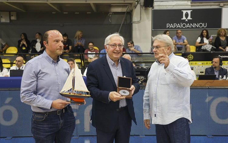 Τον δήμαρχο Θεόδωρο Αμπατζόγλου βράβευσε ο Γ.Σ. Αμαρουσίου