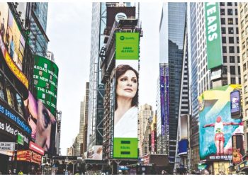 Χάρις Αλεξίου: «Ανέβηκε» στην Times Square