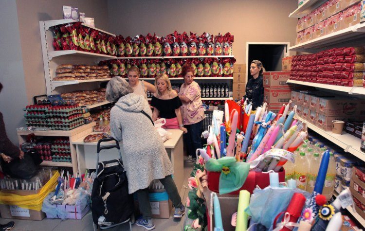 Κοινωνικό Παντοπωλείο του Δήμου: Πασχαλινό τραπέζι για εκατοντάδες οικογένειες